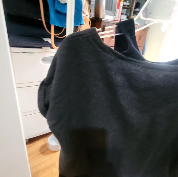 Fabletics Ladies Size Medium Black Grey Workout Top Cap Sleeves Round Neckline - Picture 15 of 16